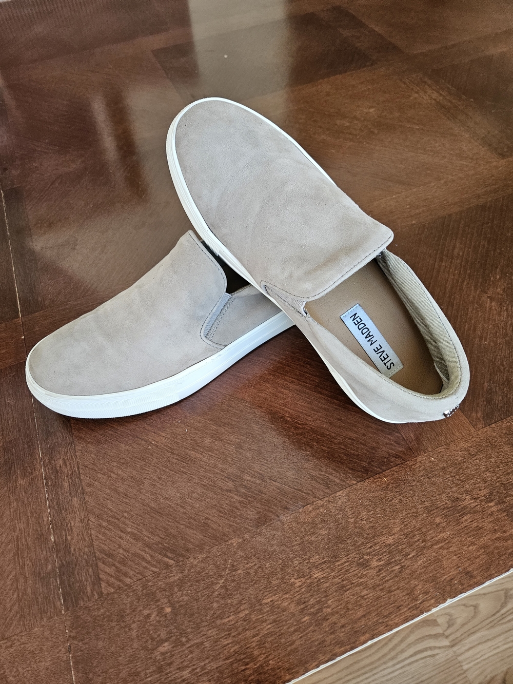 Steve Madden Gills Slip-on Sneakers in Taupe Suede.